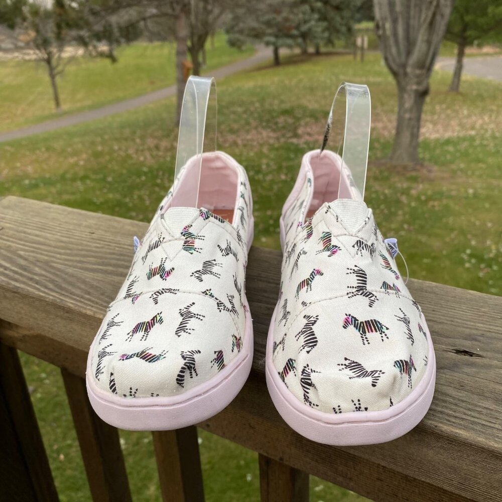 TOMS Zebra Print Slip-On Shoes Size 6 White Black Canvas Summer Travel - Picture 7 of 11